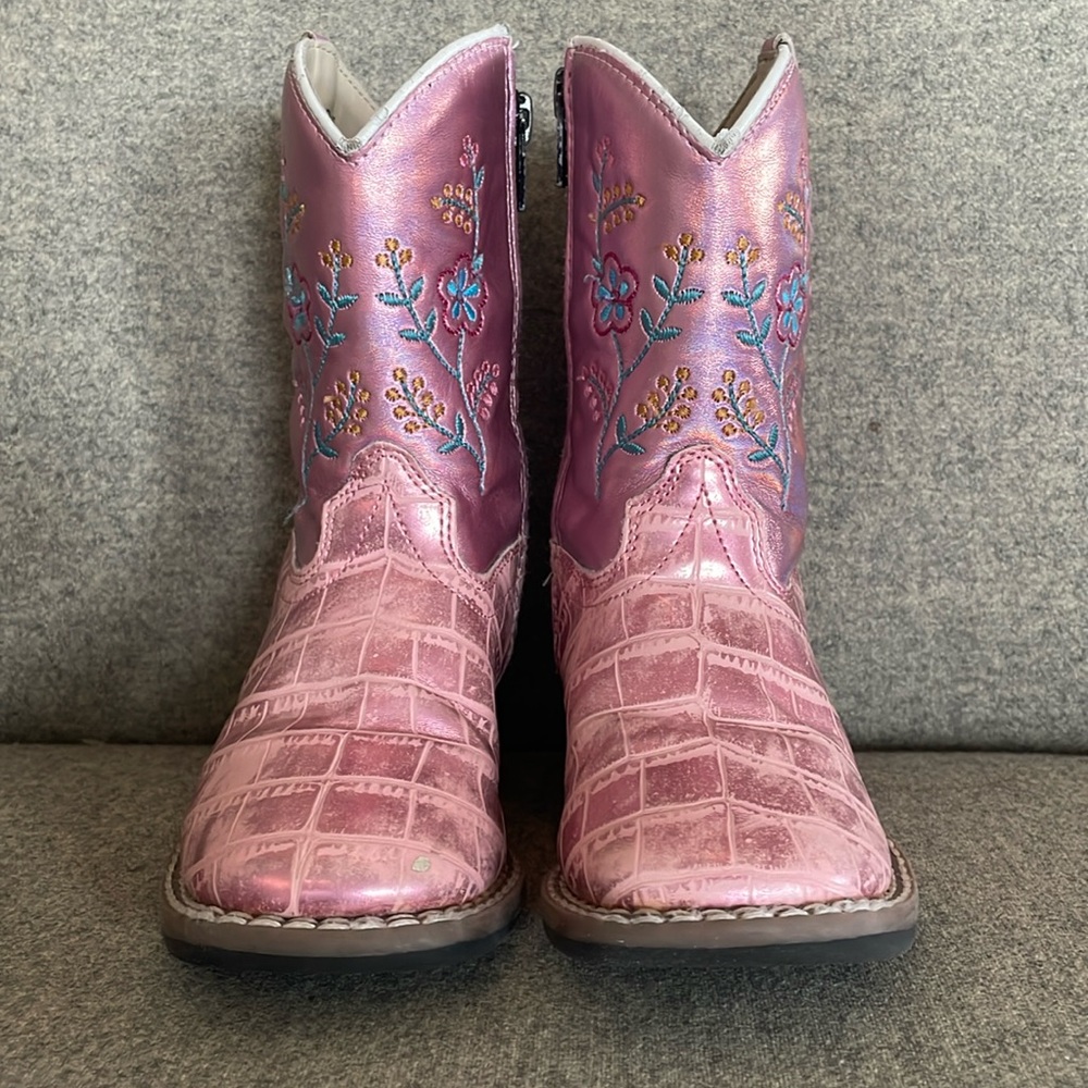 Cowboys boots, pink, toddler size 8. Excellent condition